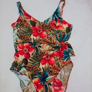 BNWOT Islander Woman's Bathing Suit